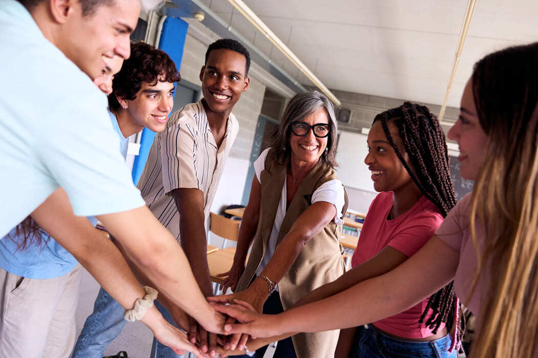 Grupo de alumnos sonriendo