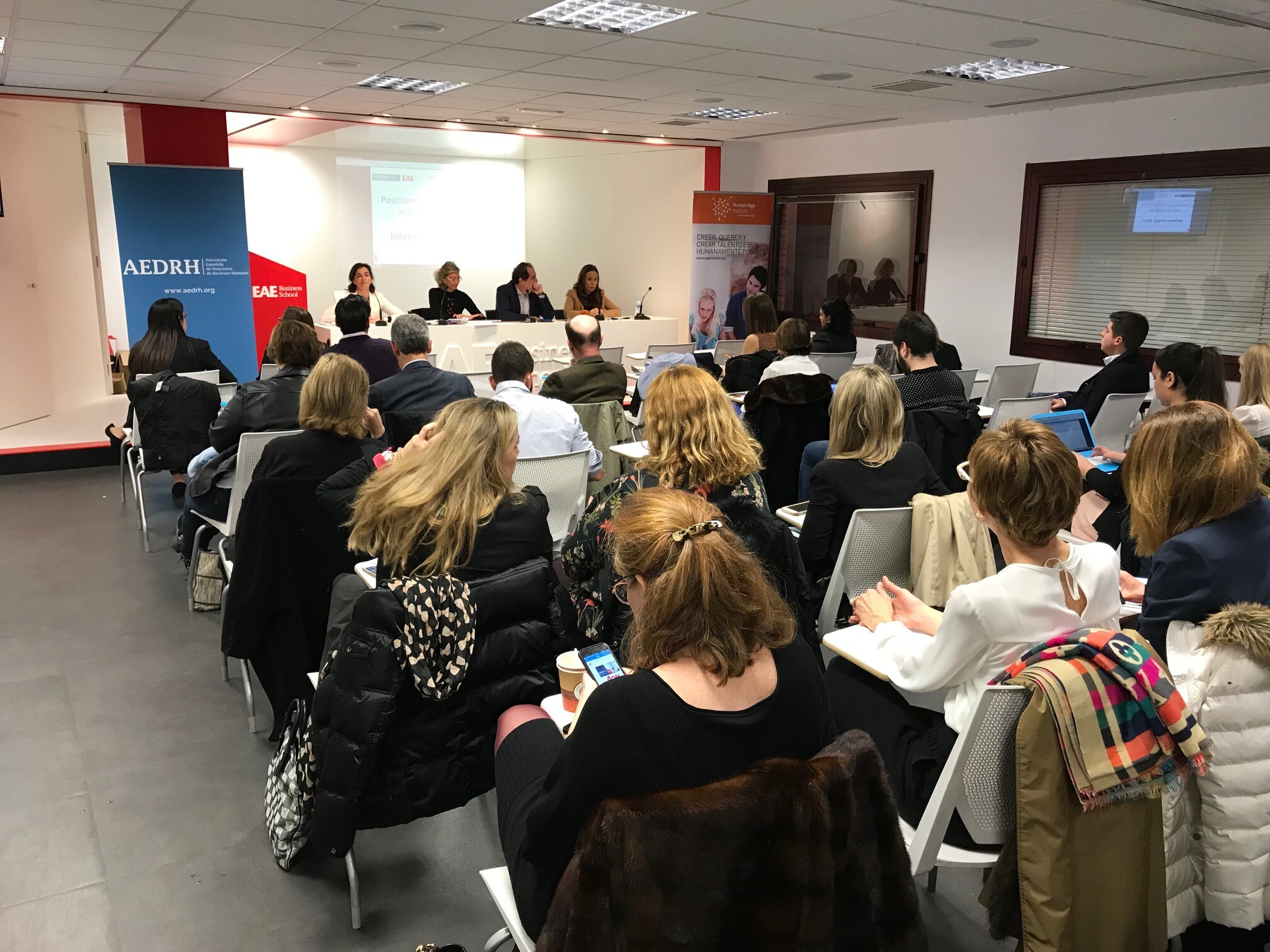 Conferencia empresarial sobre liderazgo y recursos humanos