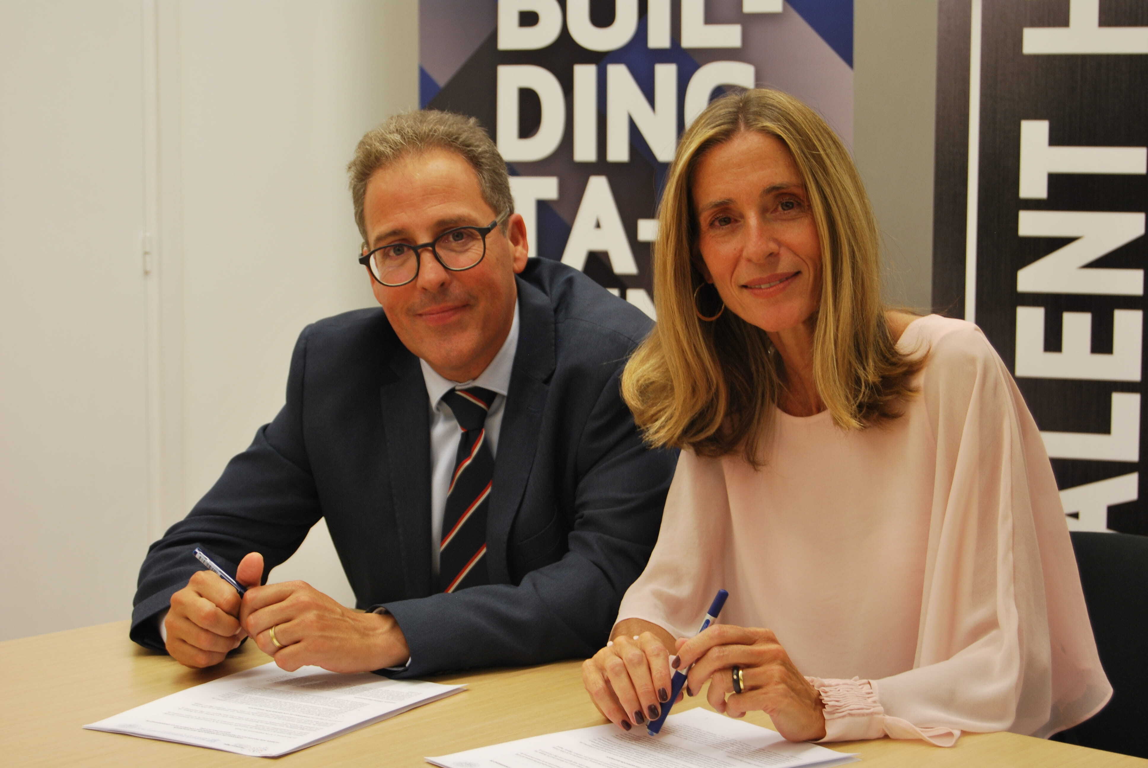 Firma del acuerdo entre Human Age Institute y la Universidad de Barcelona