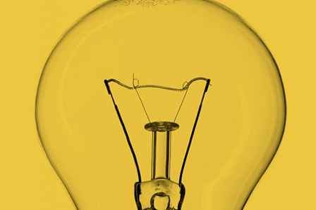 Bombilla con fondo amarillo