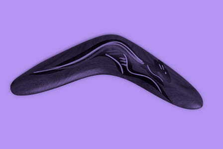 Boomerang con fondo morado