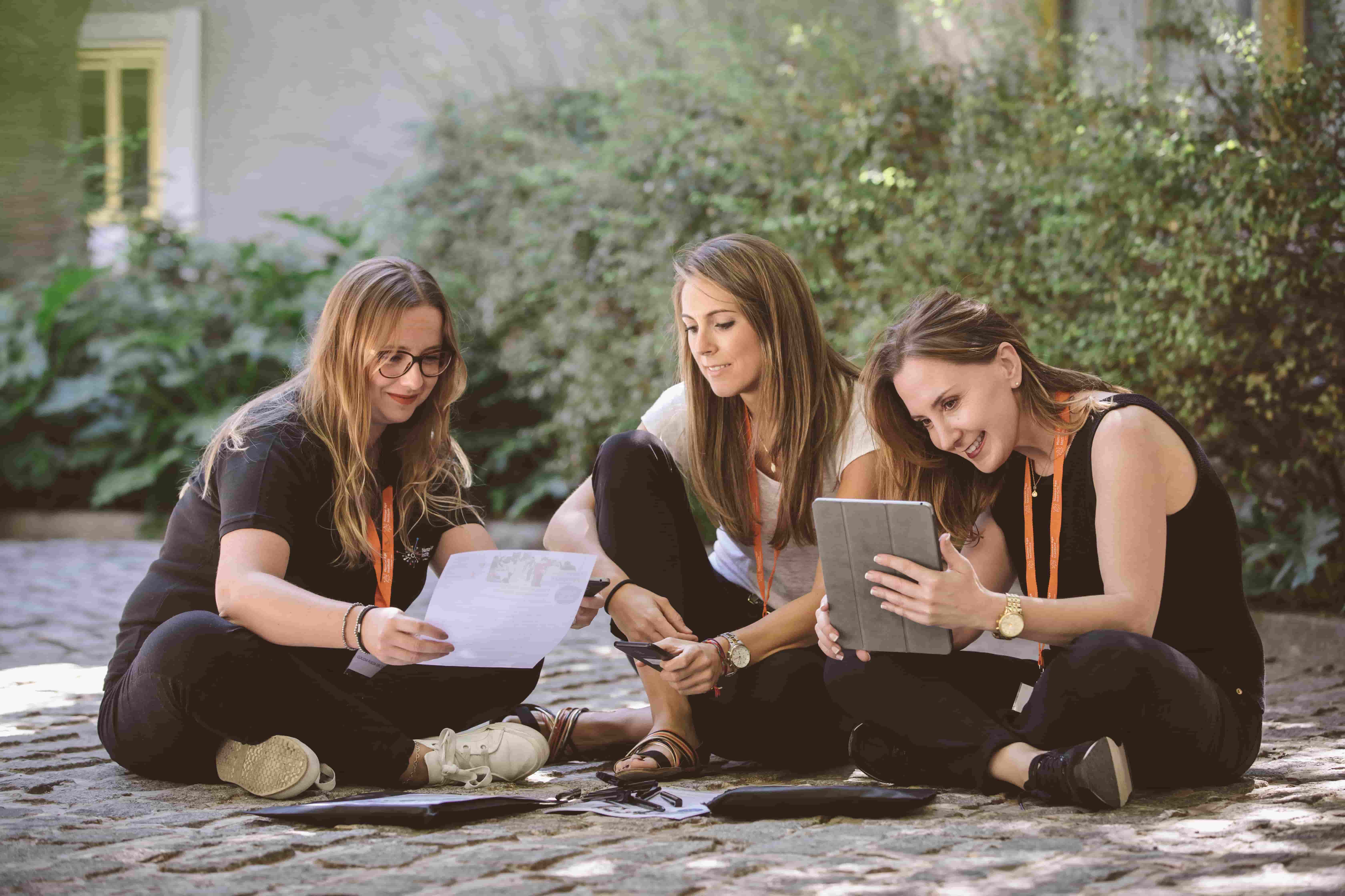 Mujeres trabajadoras de Human Age Institute