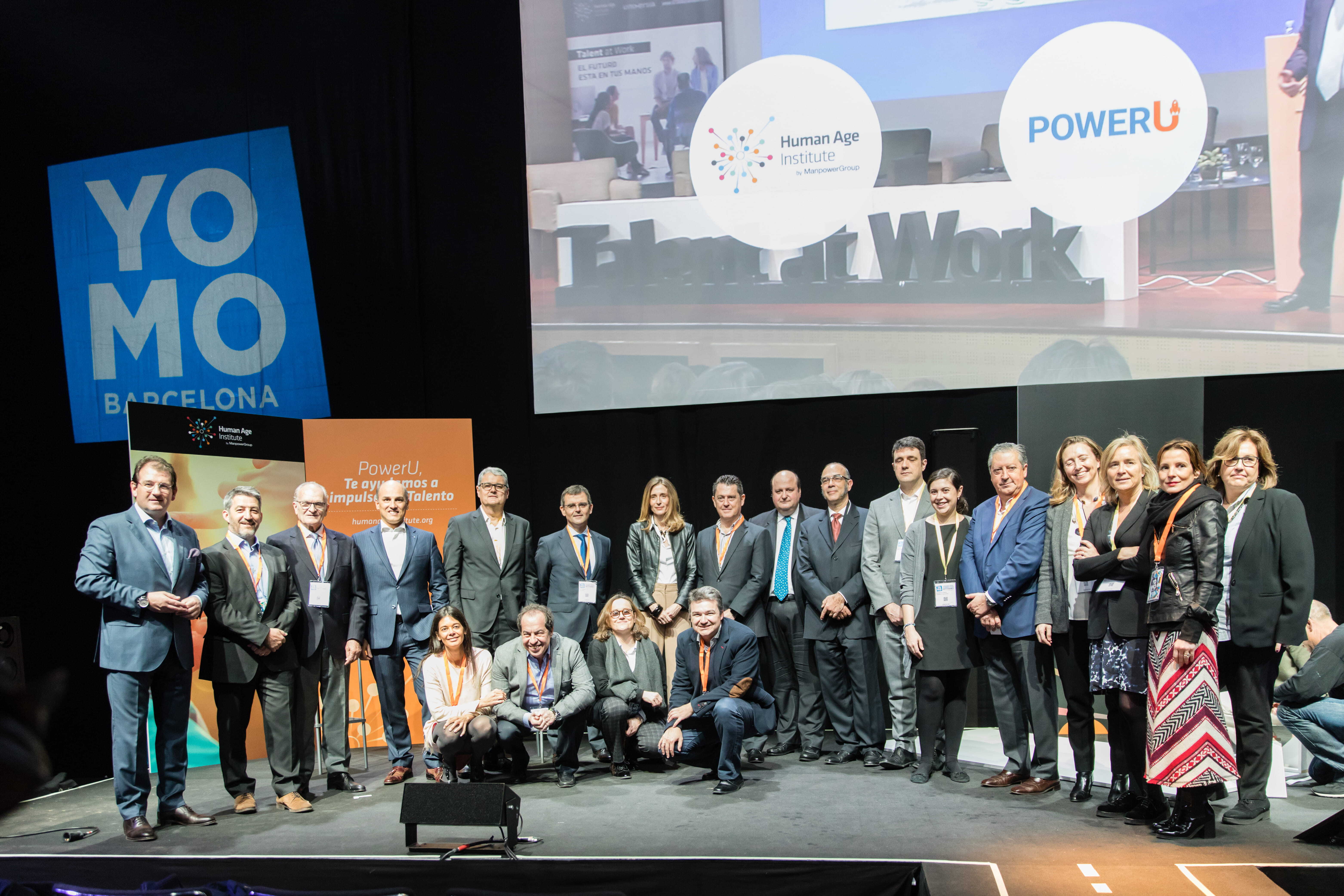 Raúl Grijalba presenta PowerU junto a los representantes de compañías e instituciones