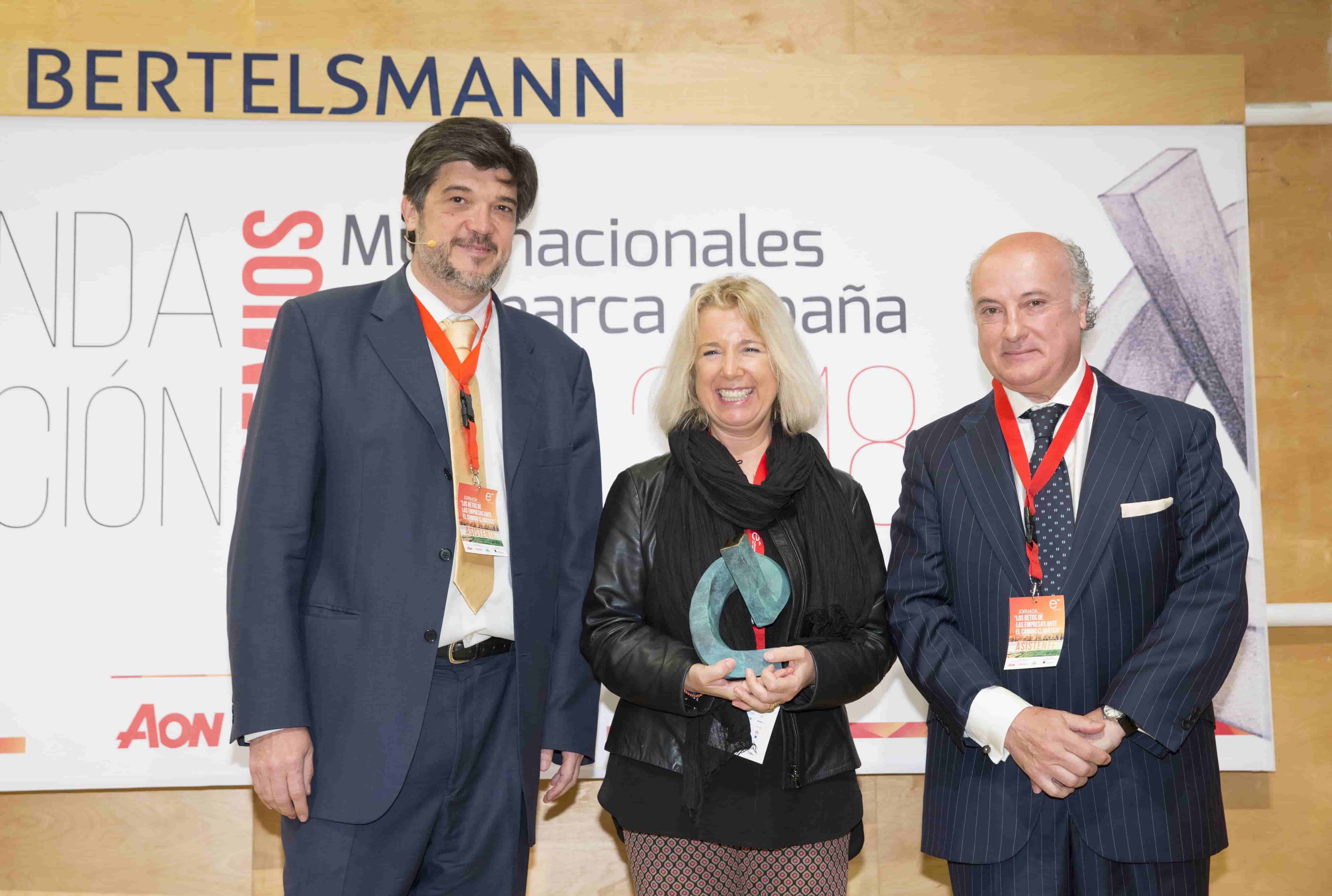 Montse Moliner recibiendo el premio a la mejor trayectoria en RSC