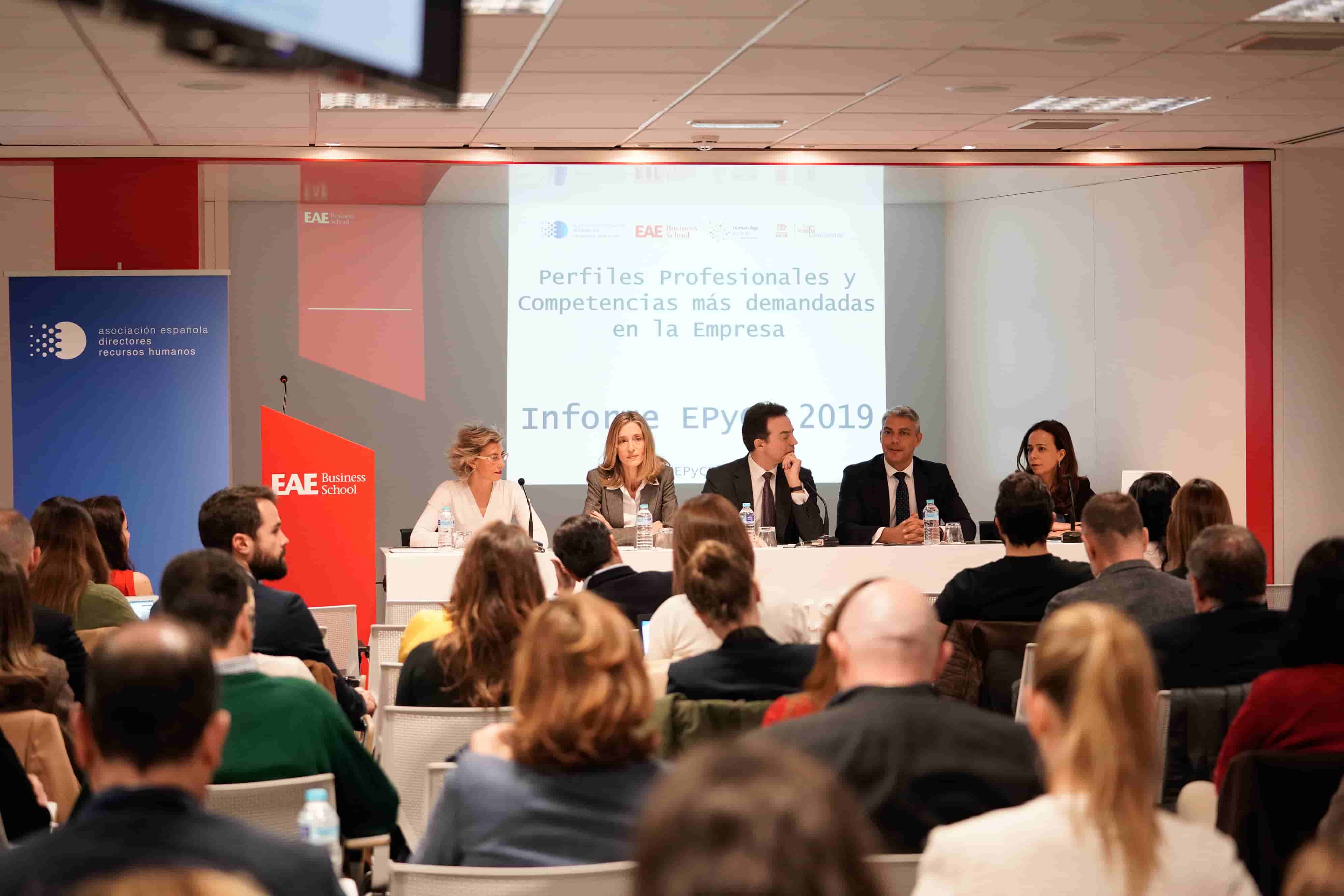 Representantes de las empresas en la presentación del informe EPyCE 2019
