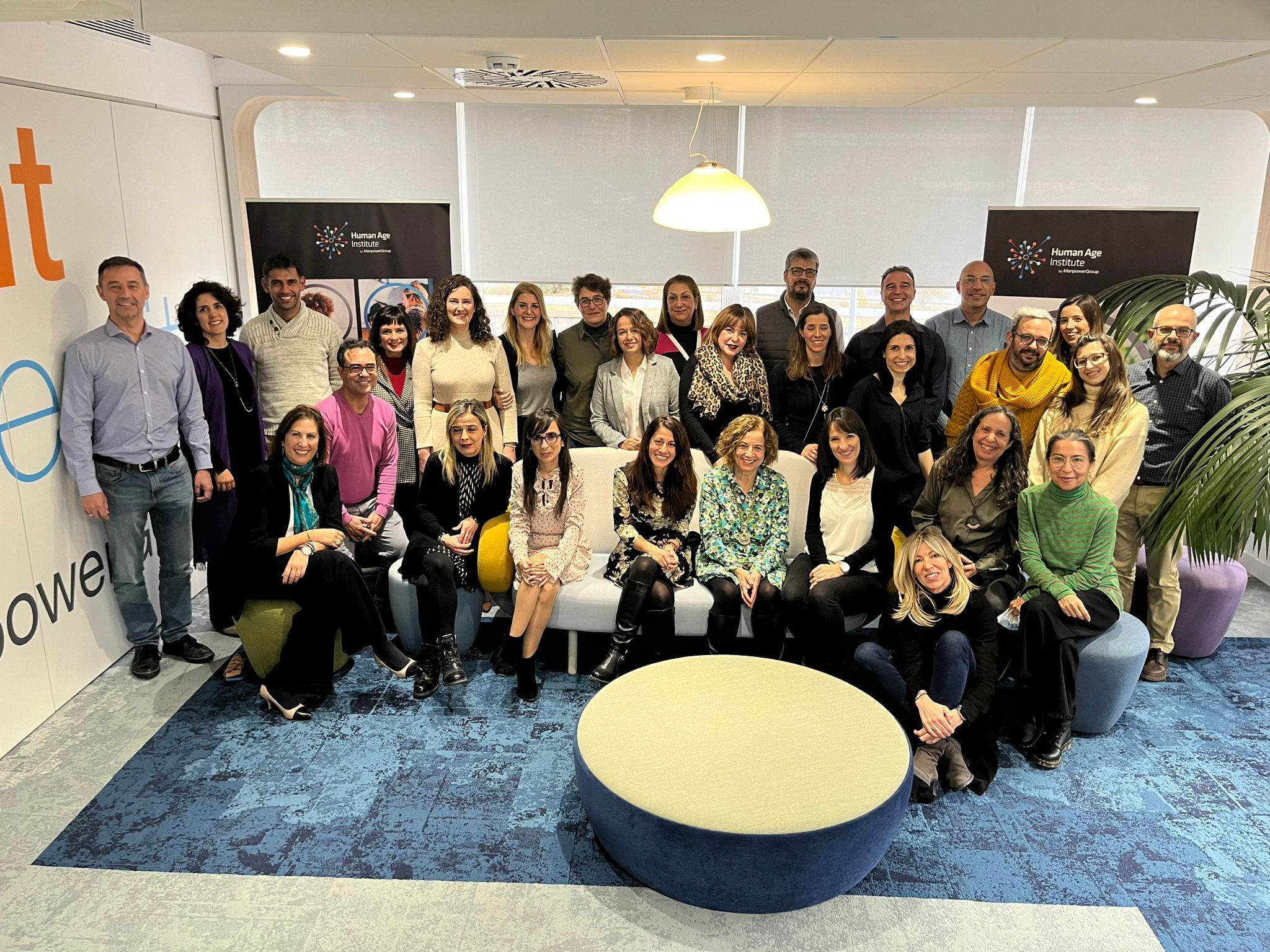 Representantes de la Fundación Manpower Group y CRL de la Comunidad de Madrid celebran el acuerdo alcanzado