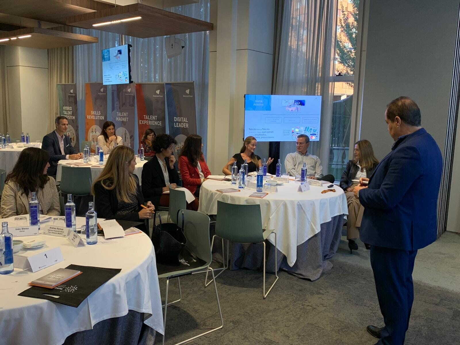 Representantes de RR.HH. en un momento del taller